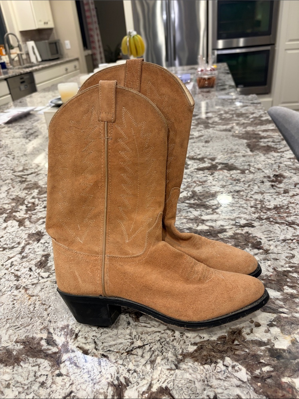 Suede Mid‑Heel Western Boots in Tan